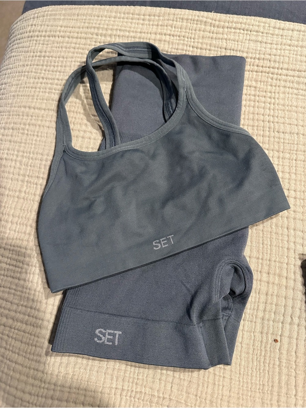 SET Active shorts and bra set